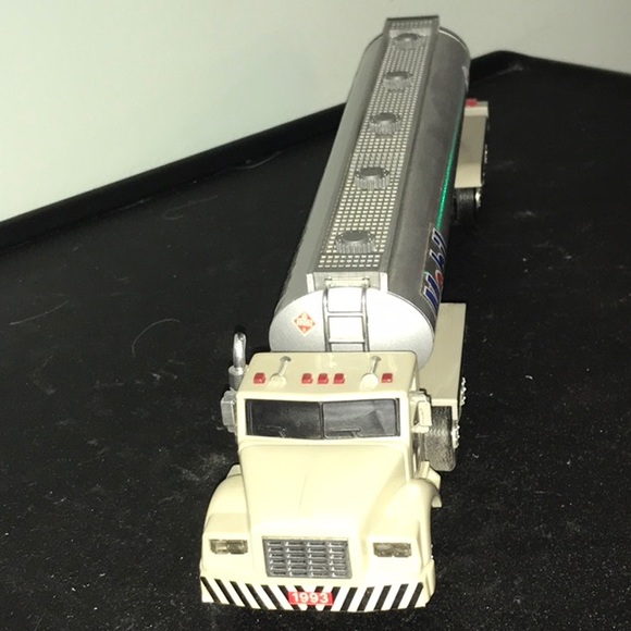 1993 MOBIL TOY TANKER TRUCK - Picture 5 of 6